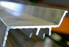 Glaslist Isolerglas "bred" Aluminium l=6 m totalbredd 35,8mm